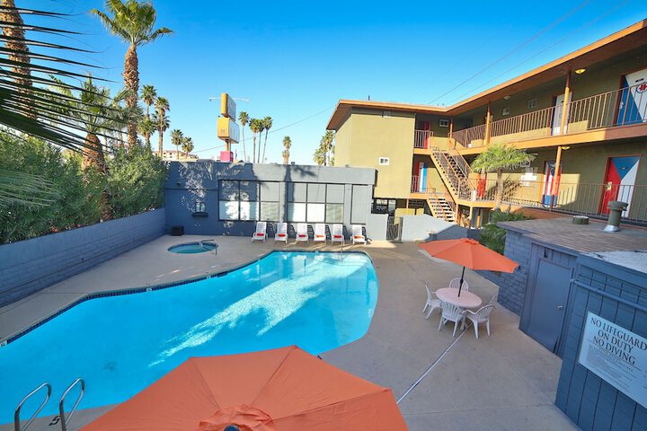 Las Vegas Hostel - thumb 1