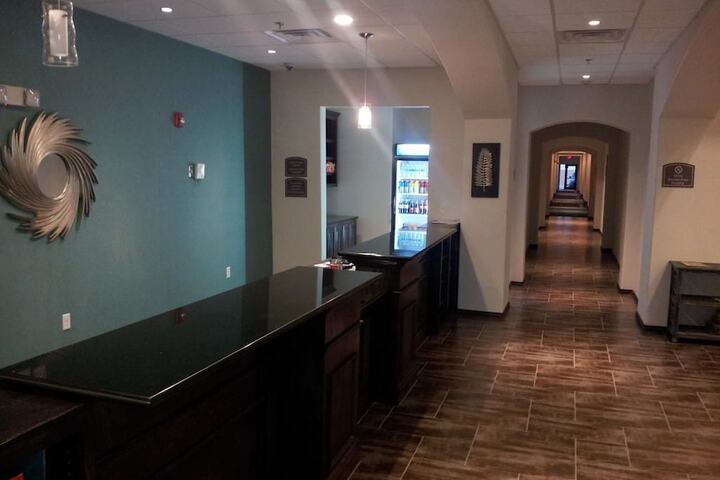 Oakwood Suites Hotel - thumb 4