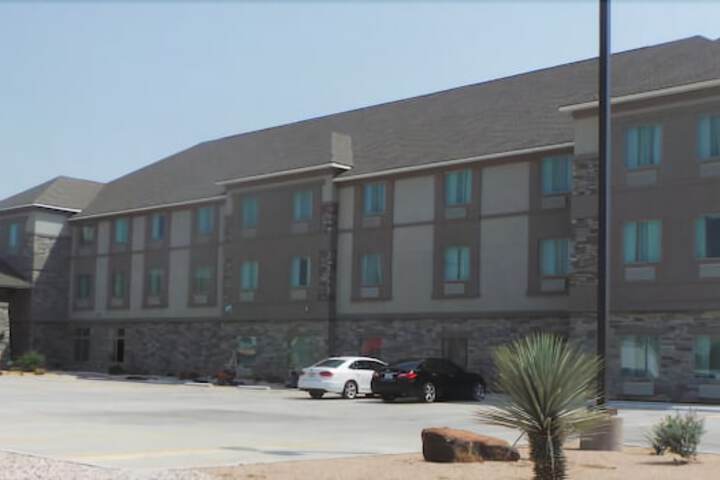 Oakwood Suites Hotel - thumb 2