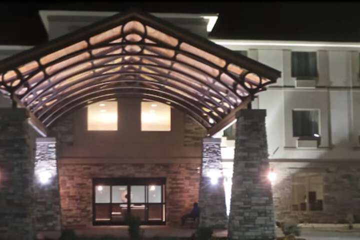 Oakwood Suites Hotel - thumb 3