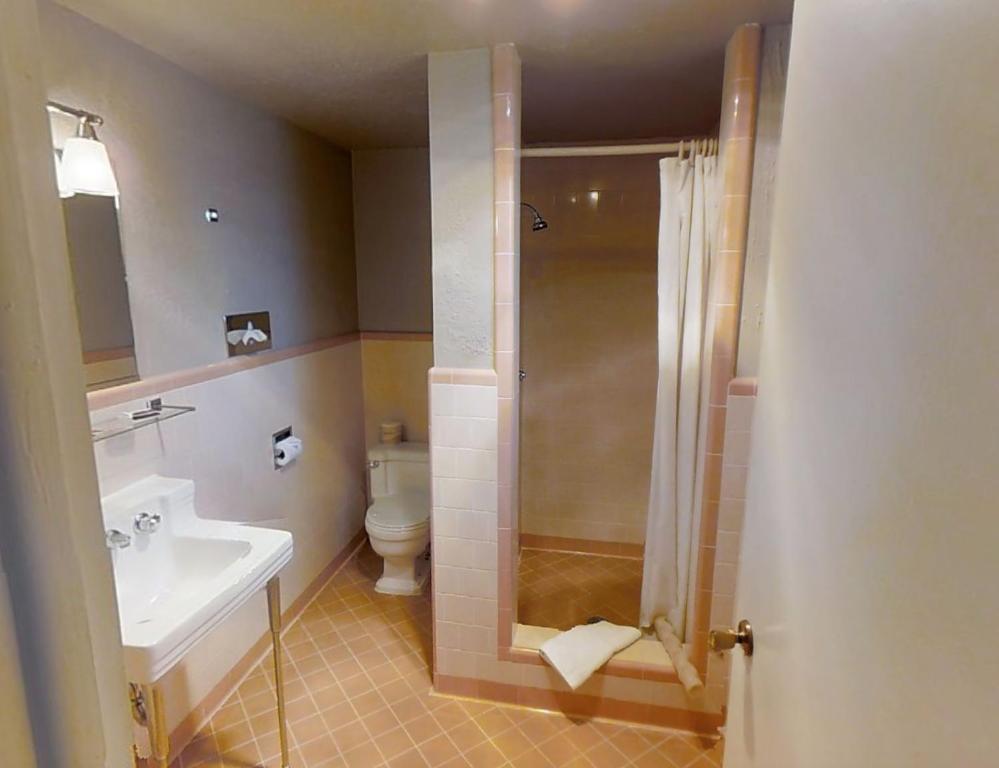 DeLano Motel - thumb 3