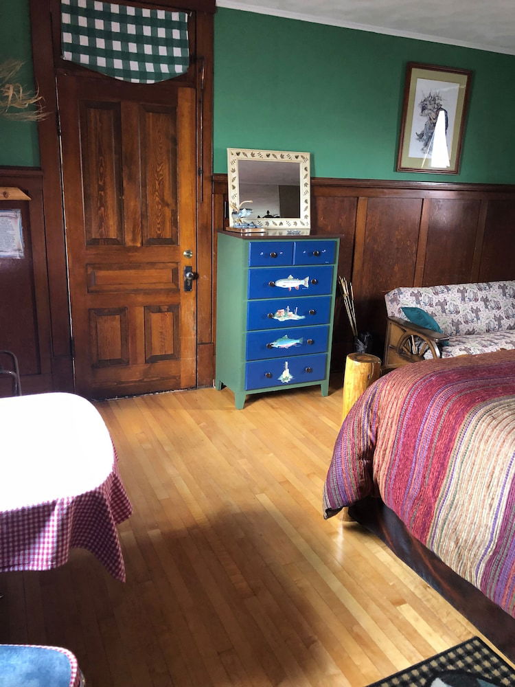 Hickory House Inn - thumb 3