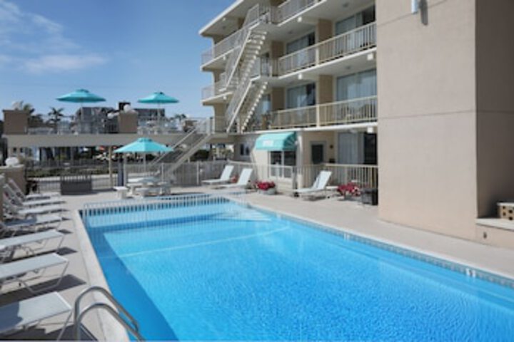 Aquarius Oceanfront Inn - thumb 0