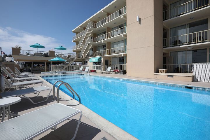 Aquarius Oceanfront Inn - thumb 6