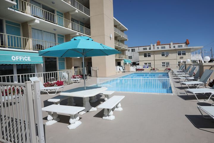 Aquarius Oceanfront Inn - thumb 3