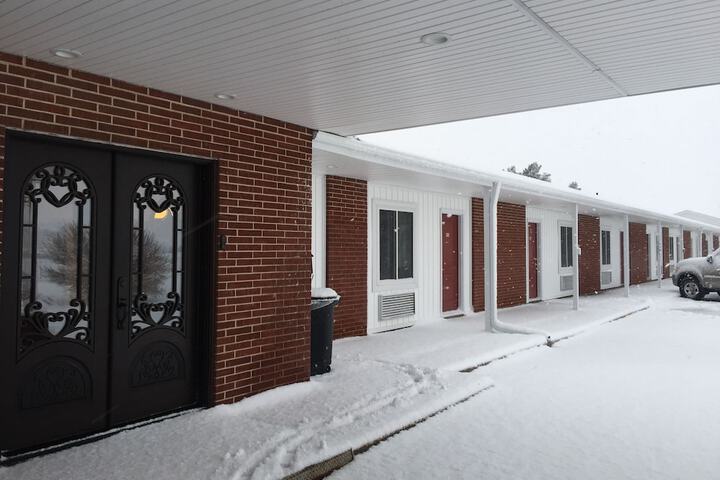 Crest Country Inn - thumb 1