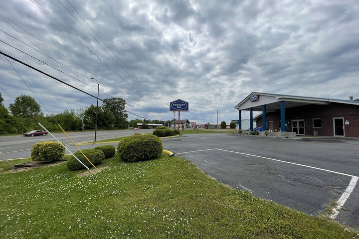 Embassy Inn - thumb 2