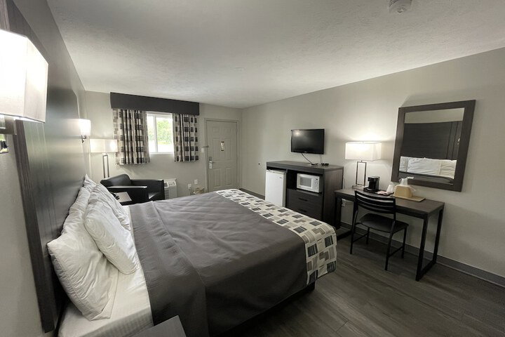 Embassy Inn - thumb 7