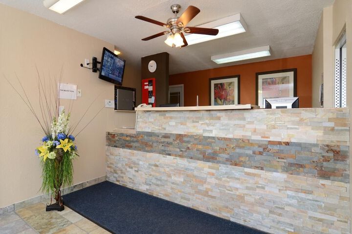 Super 7 Motel - thumb 2