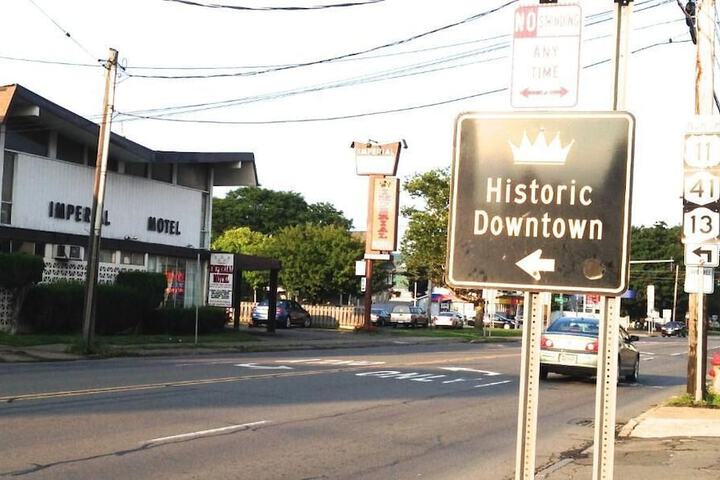 Imperial Motel - thumb 2