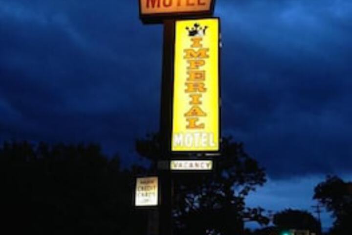 Imperial Motel - thumb 7