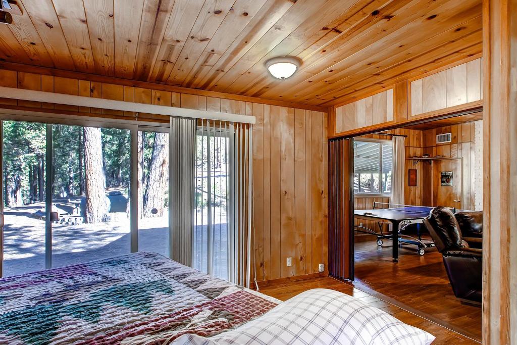 Trout Creek Lodge 3BR / 2BA Home - thumb 7