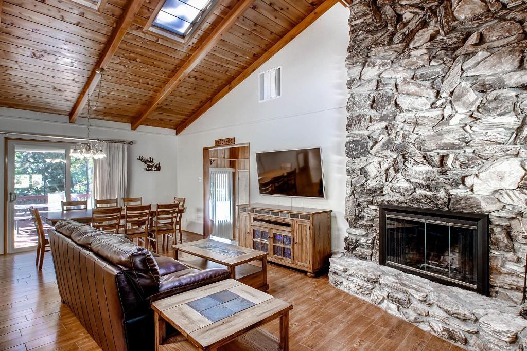 Trout Creek Lodge 3BR / 2BA Home - thumb 6