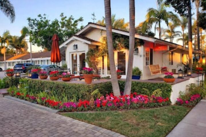 Marina Beach Motel - thumb 0