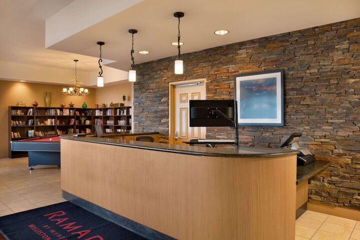 Ramada By Wyndham Williston Airport XWA - thumb 3