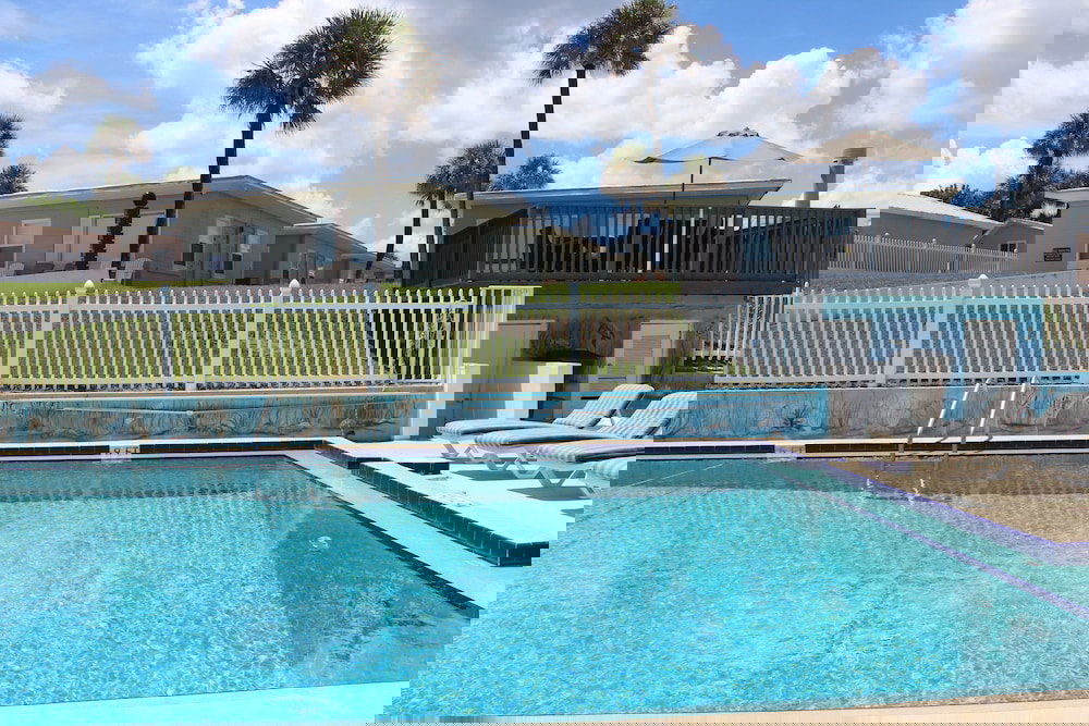 Shoreline Suites & Cabana Cottages - thumb 0