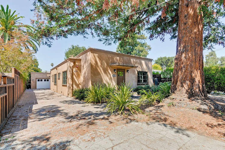 ELF Homes 3 Bedroom House On 8th Ave - thumb 4