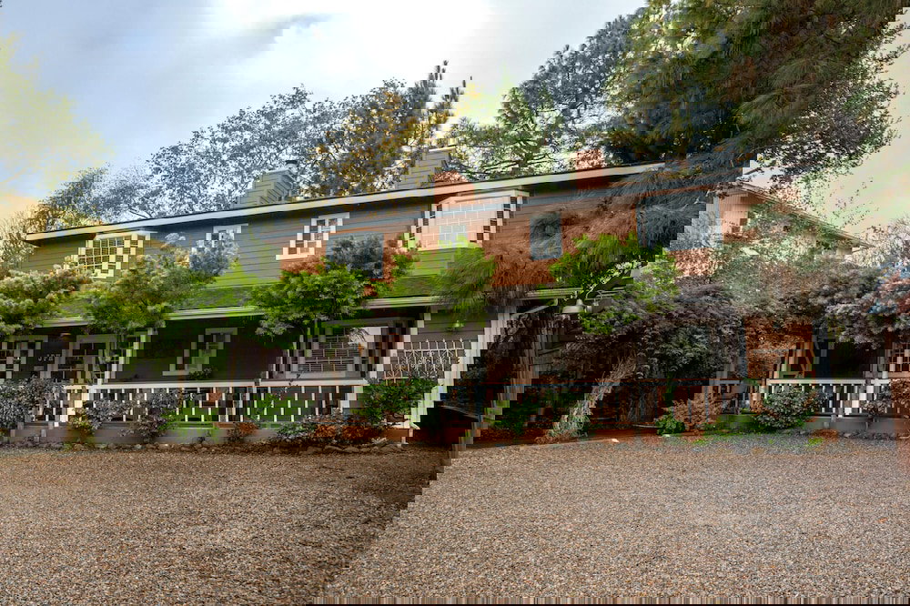 J Patrick Inn - thumb 0