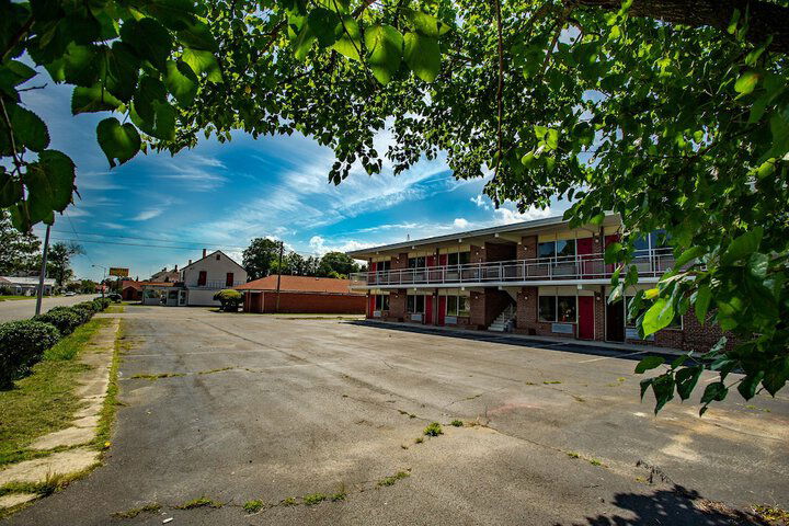 Coach House - thumb 1