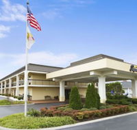 Super 8 by Wyndham Calhoun - Tourism Bookings