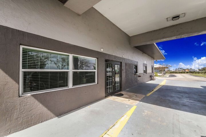 Rodeway Inn And Suites - thumb 2