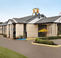 Super 8 by Wyndham Ruston - China Accommodation