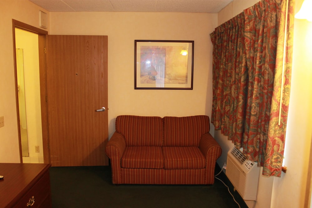 I-80 Inn & Suites - thumb 1