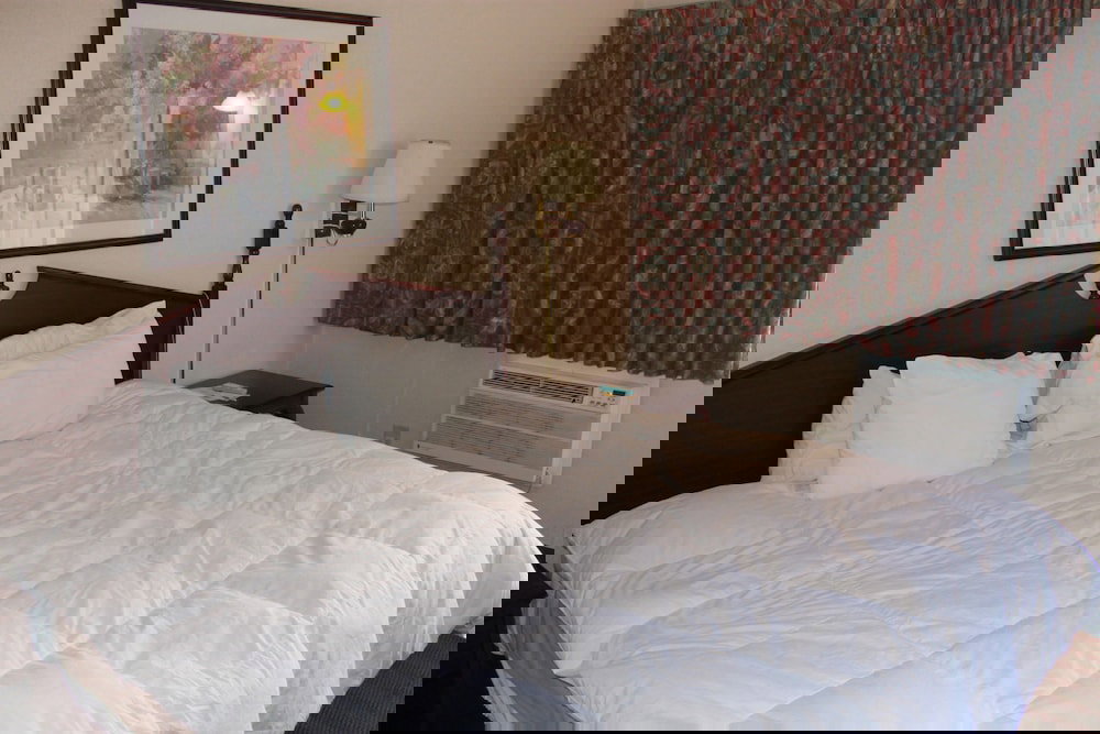 I-80 Inn & Suites - thumb 6