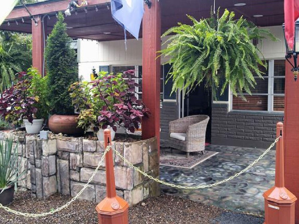 Tradewinds Lodging And Bed & Breakfast - thumb 5