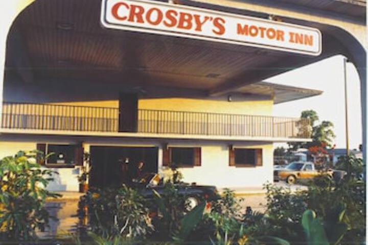Crosbys Motor Inn - thumb 1