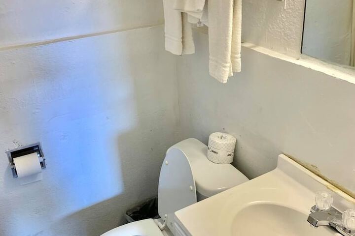 Mustang Motel - thumb 3