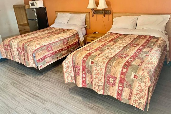 Mustang Motel - thumb 1