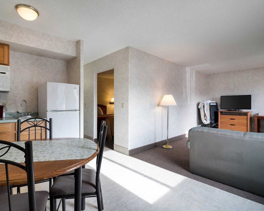 Econo Lodge Inn & Suites Canandaigua - thumb 0