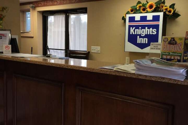 Knights Inn Newport, TN - thumb 4