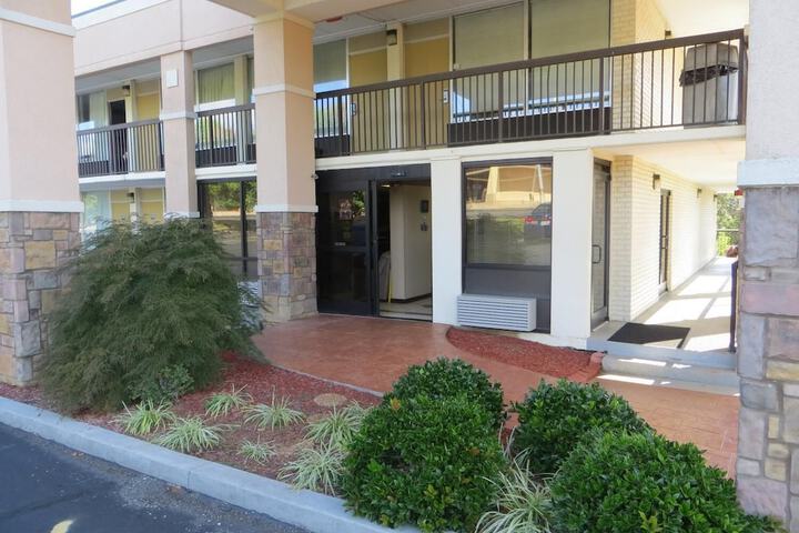 Knights Inn Newport, TN - thumb 3