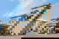 La Quinta Inn  Suites by Wyndham Guthrie