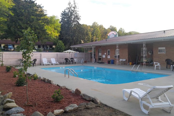 RoseWood Inn - thumb 6