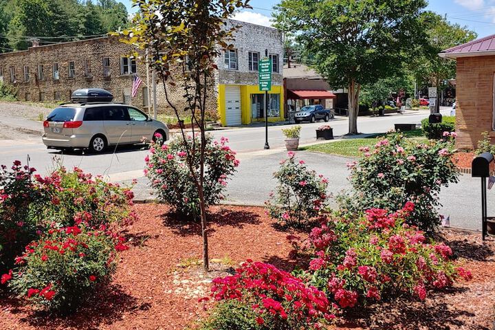 RoseWood Inn - thumb 2