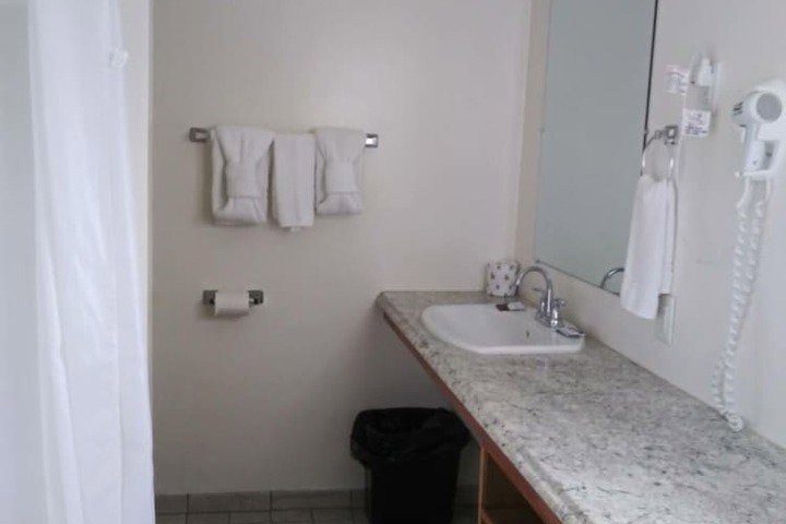 Centennial Motel - thumb 7