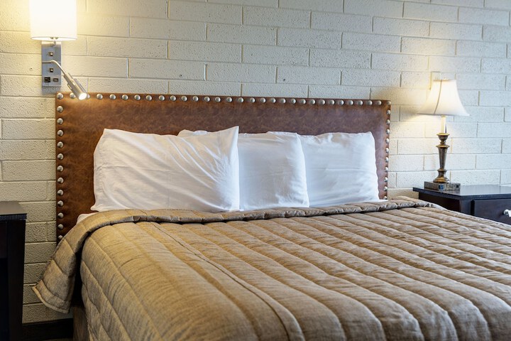 El Rancho Hotel - thumb 7