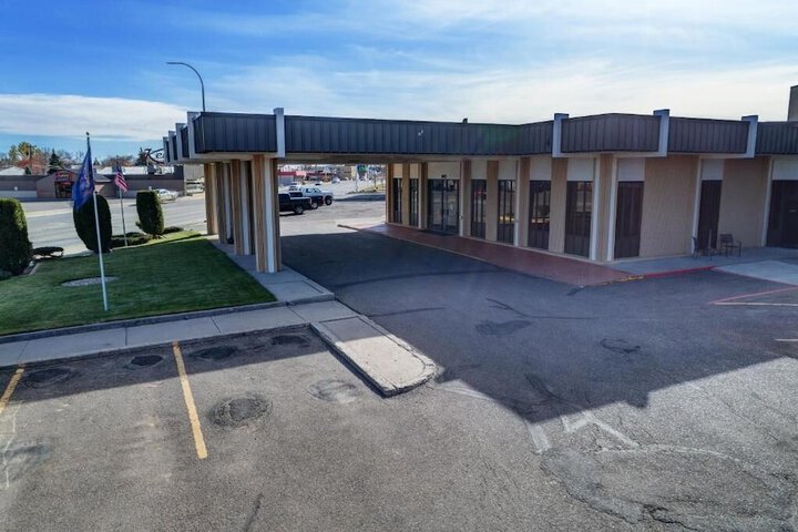 El Rancho Hotel - thumb 1