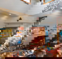 Kona Palace in Captain Cook - USA Accommodation