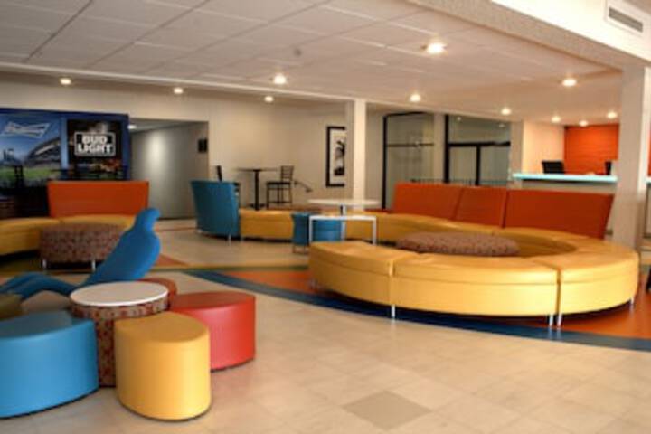 Adventureland Inn - thumb 0