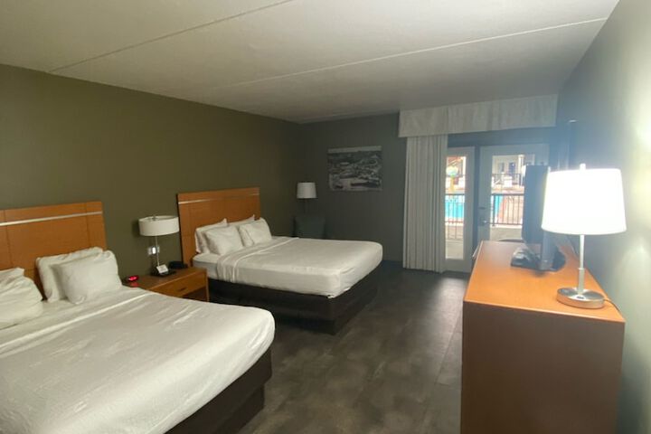 Adventureland Inn - thumb 5