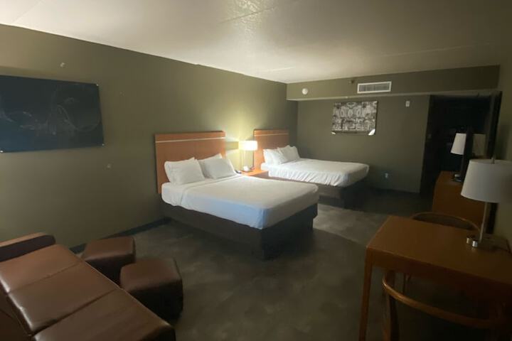 Adventureland Inn - thumb 7