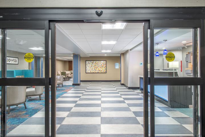 Holiday Inn Express & Suites Shawnee-Kansas City West, An IHG Hotel - thumb 1