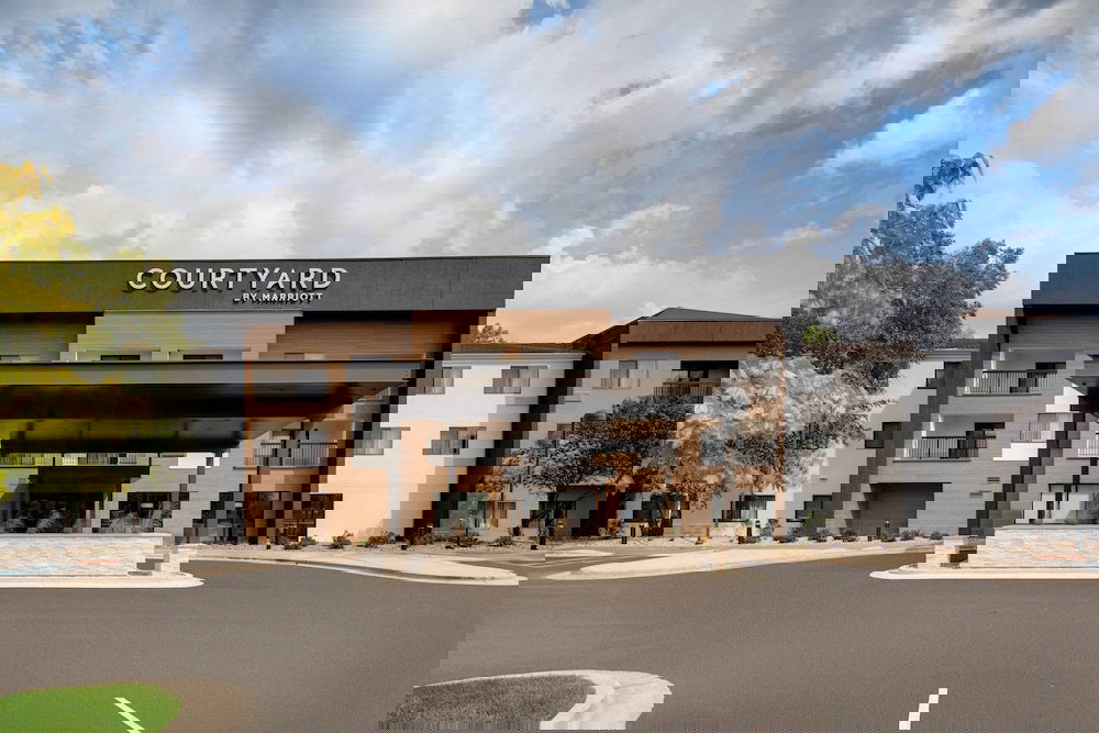 Courtyard By Marriott Grand Rapids Airport - thumb 1