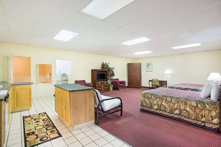 Days Inn By Wyndham Bristol Parkway - thumb 7