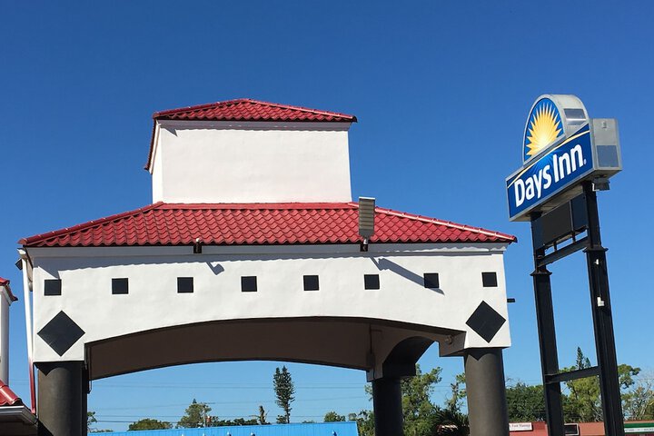 Days Inn By Wyndham Fort Myers - thumb 2