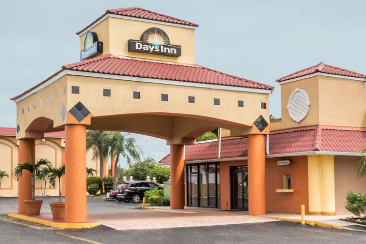Days Inn By Wyndham Fort Myers - thumb 3
